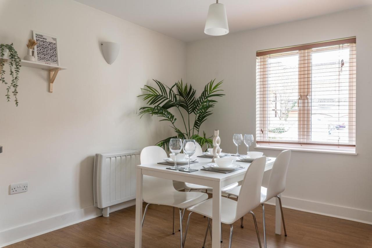 Bright 2Br Apartment - 2 Free Parking Spaces - Near Lgw Airport Crawley  Luaran gambar