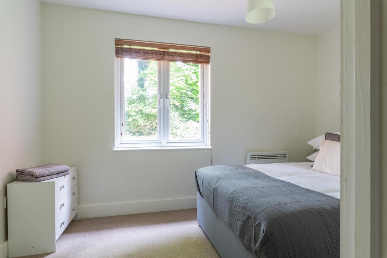 Bright 2Br Apartment - 2 Free Parking Spaces - Near Lgw Airport Crawley  Luaran gambar