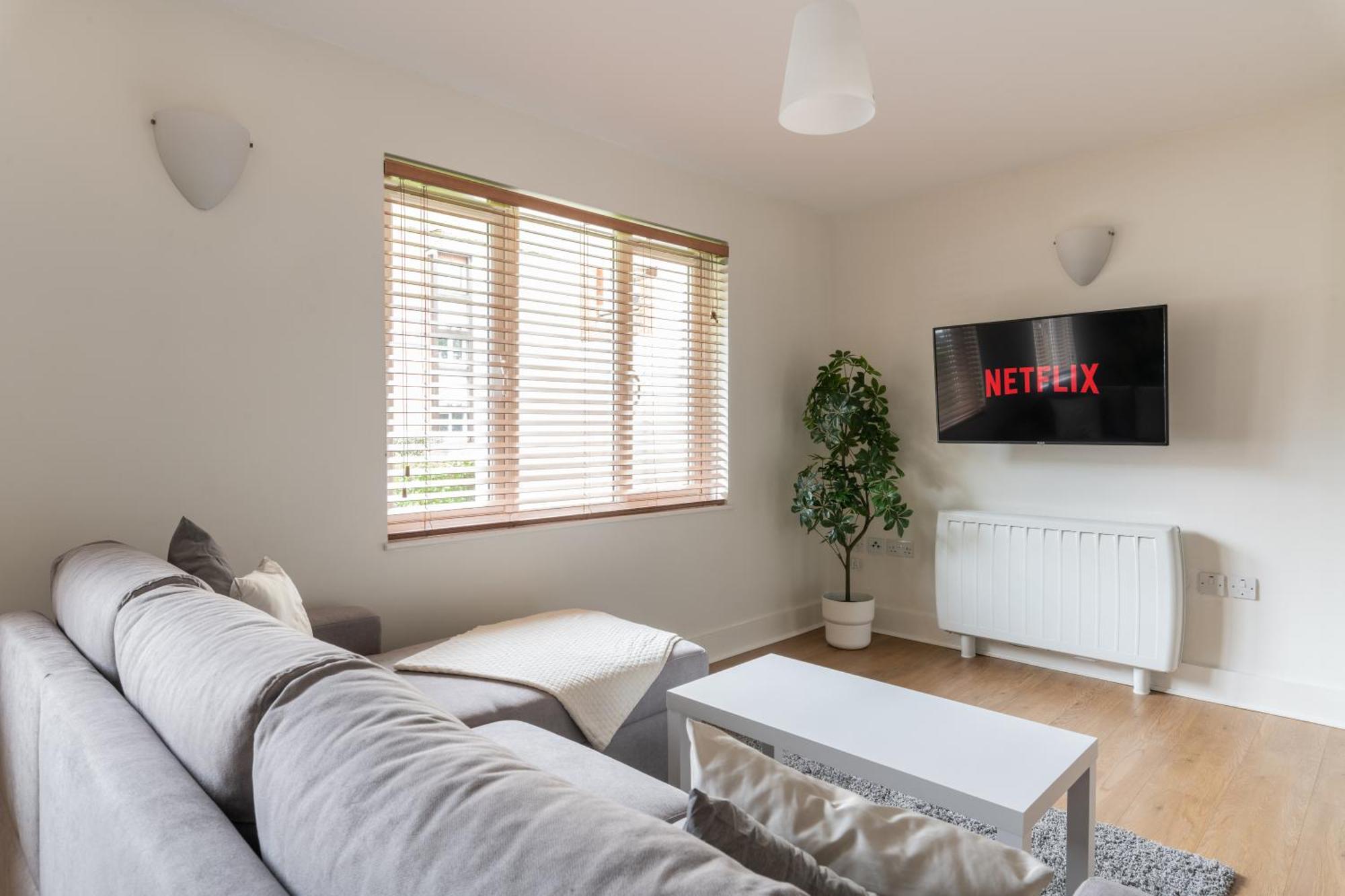 Bright 2Br Apartment - 2 Free Parking Spaces - Near Lgw Airport Crawley  Luaran gambar
